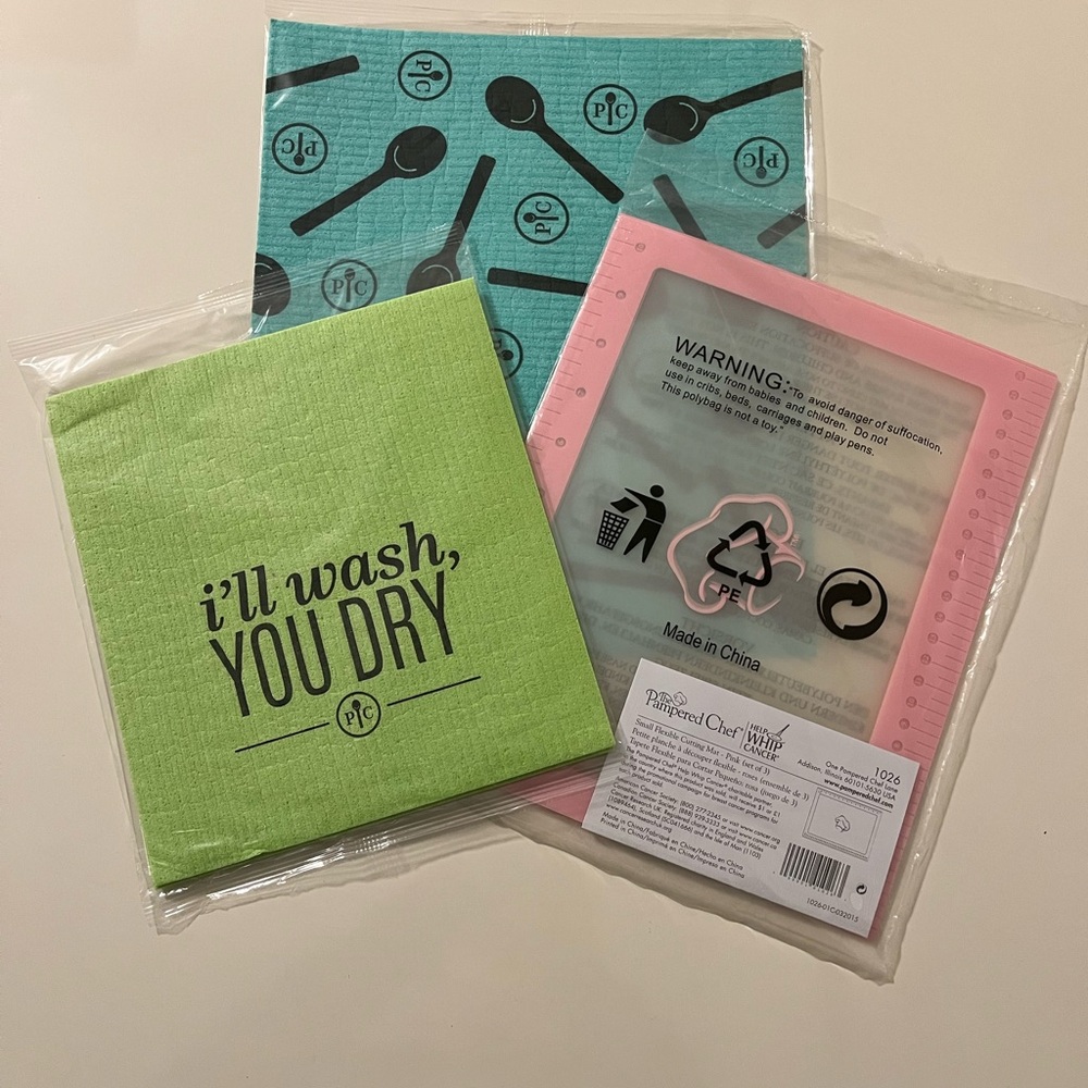 Pampered Chef - Everyday cleaning cloths & Flexible Cutting Mats